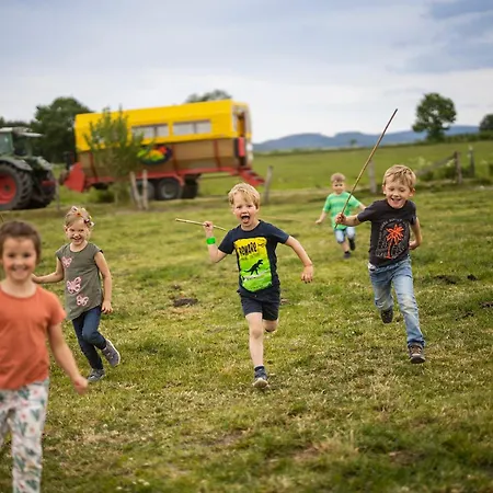 Hof Koehne- Haus Am Spielplatz - Strauss